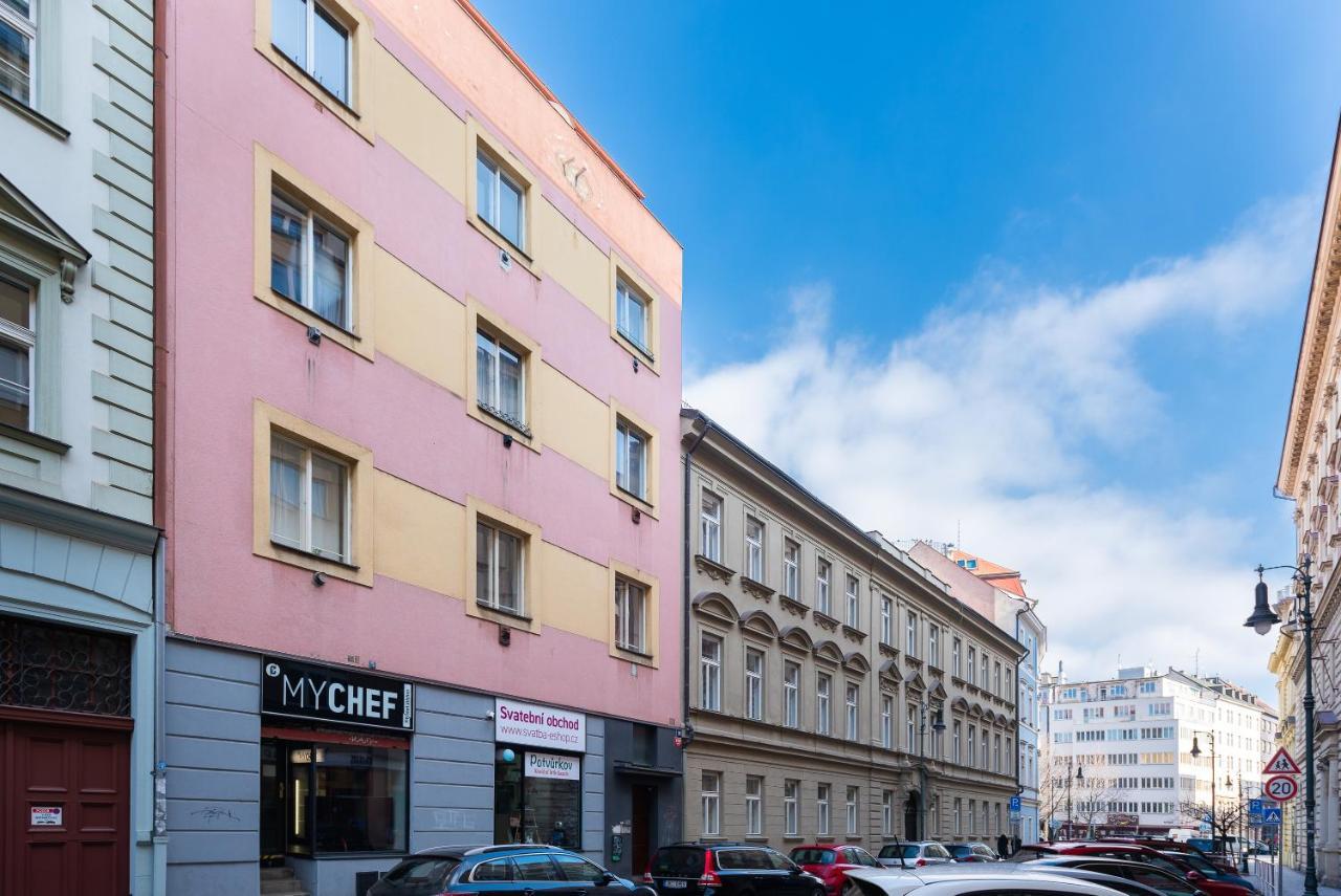 Crystal Apartment Praag Buitenkant foto